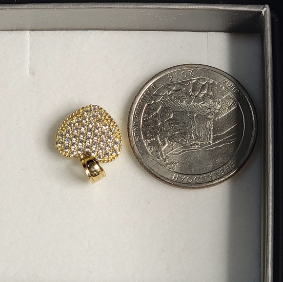 10k Gold heart pendant - Picture 4 of 4